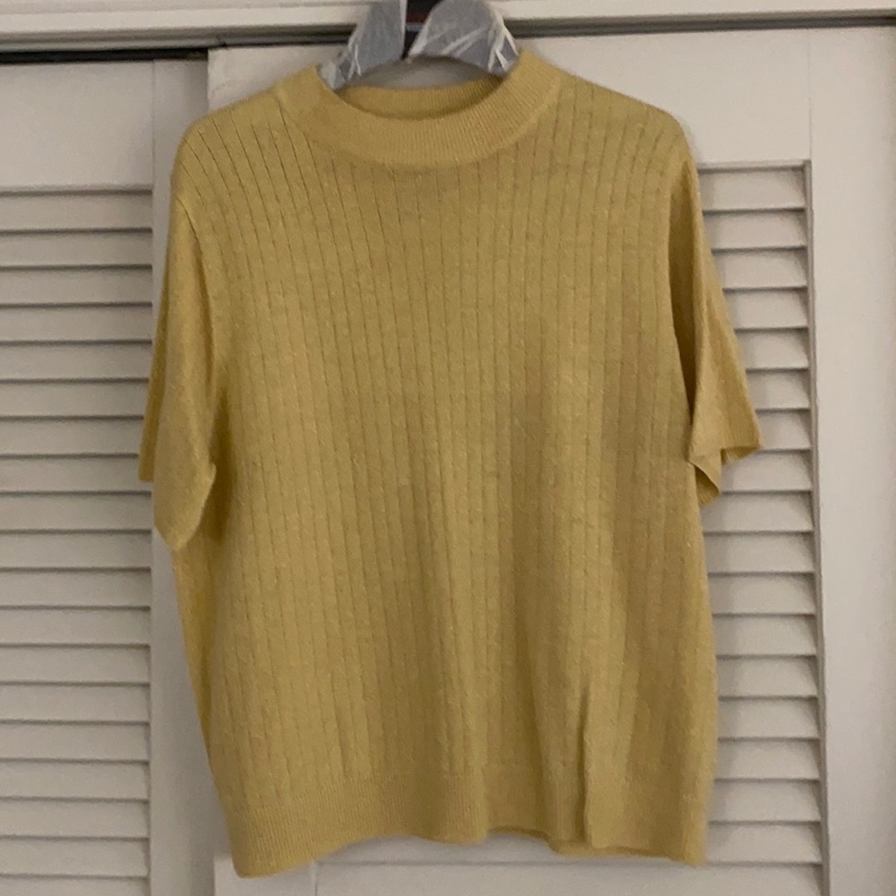 Gold short sleeve top